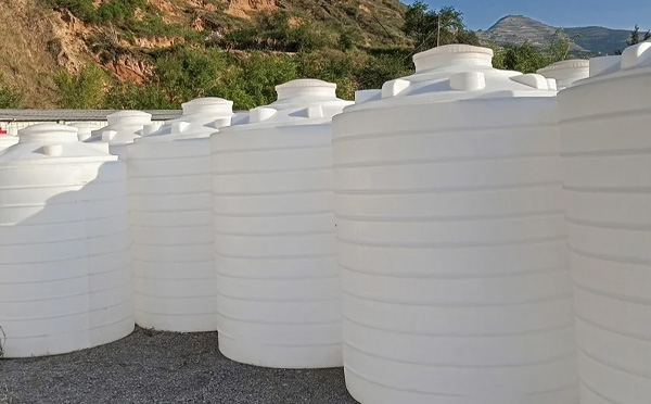 化工液体储存注意事项——选对PE岷县塑料桶避免安全隐患