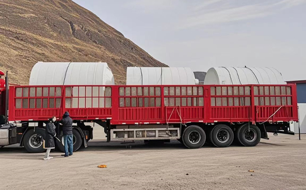 岷县塑料桶装车完毕准备运输中